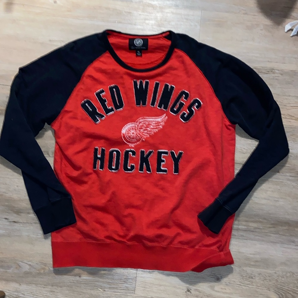 Detroit Red Wings Hockey long sleeve shirt, good condition